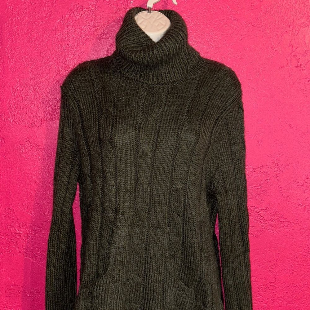 Columbia Olive Green wool blend Academia cable knit Turtleneck Sweater. Sz L.
